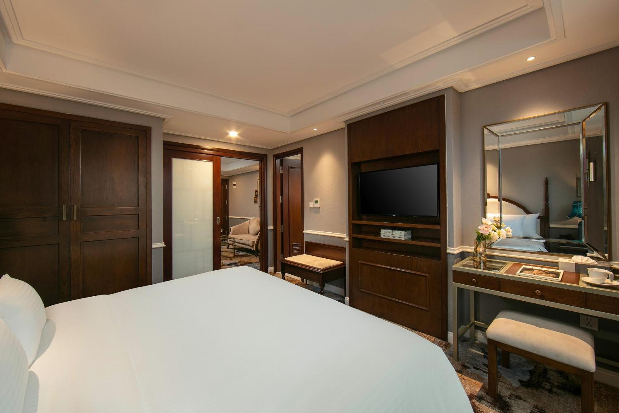 The Oriental Jade Hotel Hanoi Kültér fotó A bedroom at the hotel