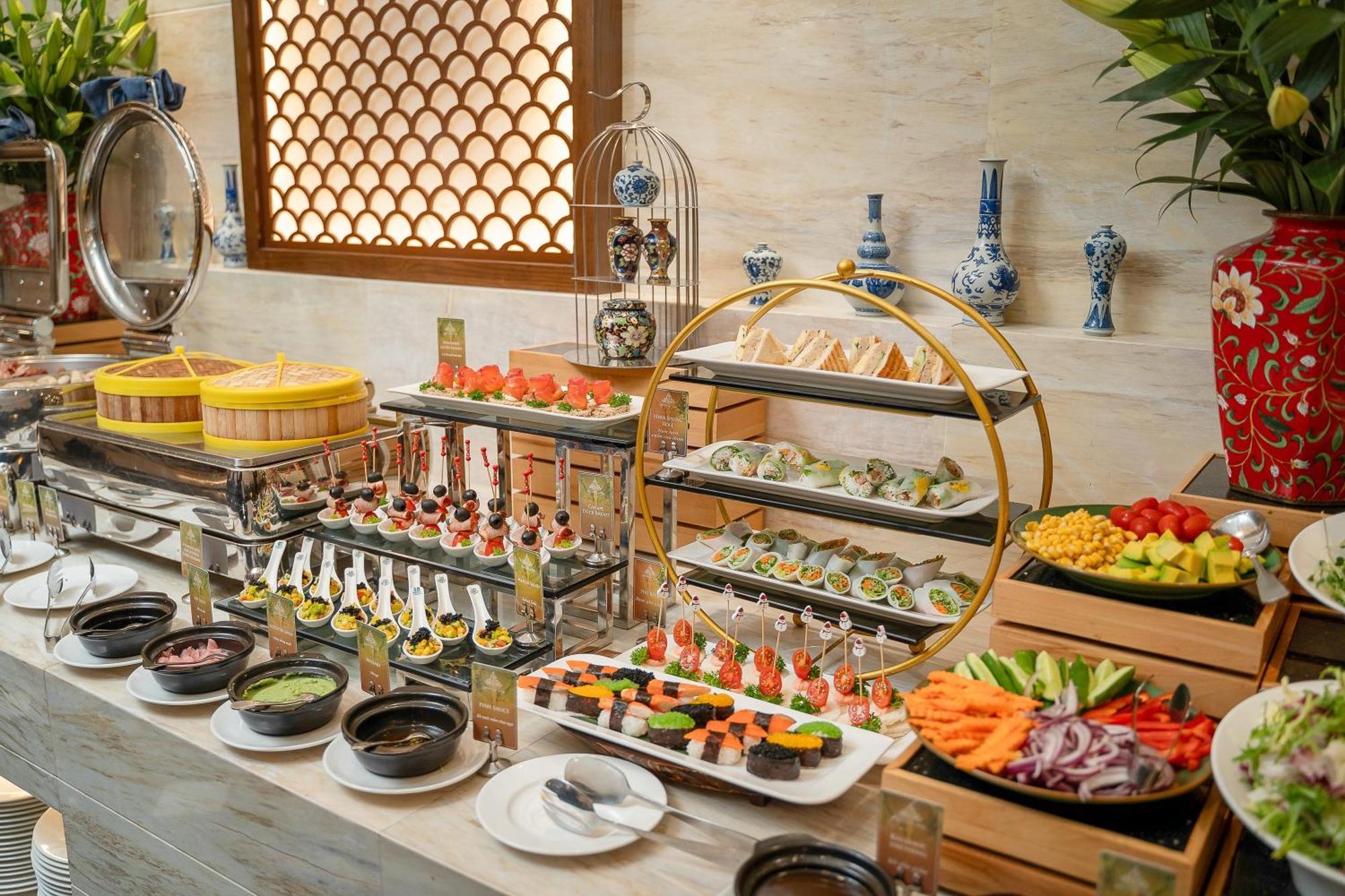 The Oriental Jade Hotel Hanoi Kültér fotó A buffet at a hotel