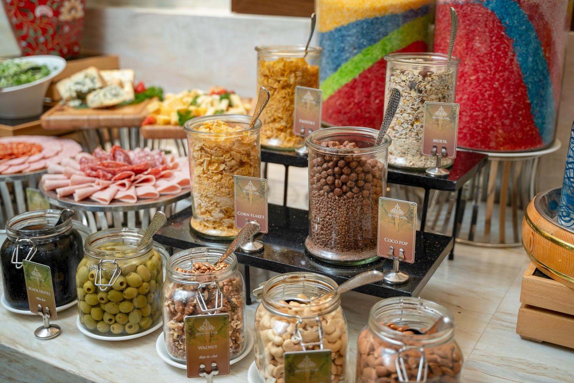The Oriental Jade Hotel Hanoi Kültér fotó A selection of olives and dried fruit
