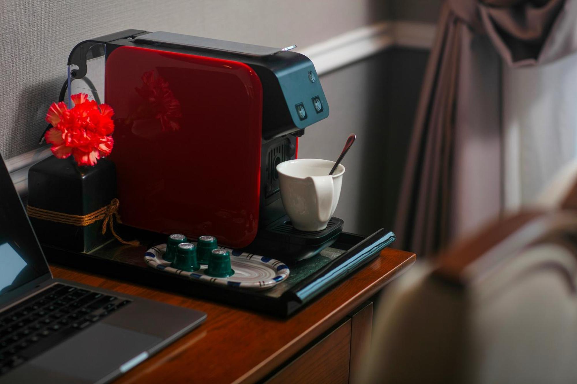 The Oriental Jade Hotel Hanoi Kültér fotó A Nespresso coffee machine