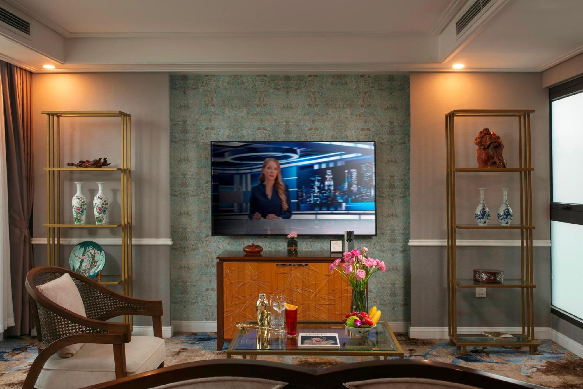The Oriental Jade Hotel Hanoi Kültér fotó A 4K television