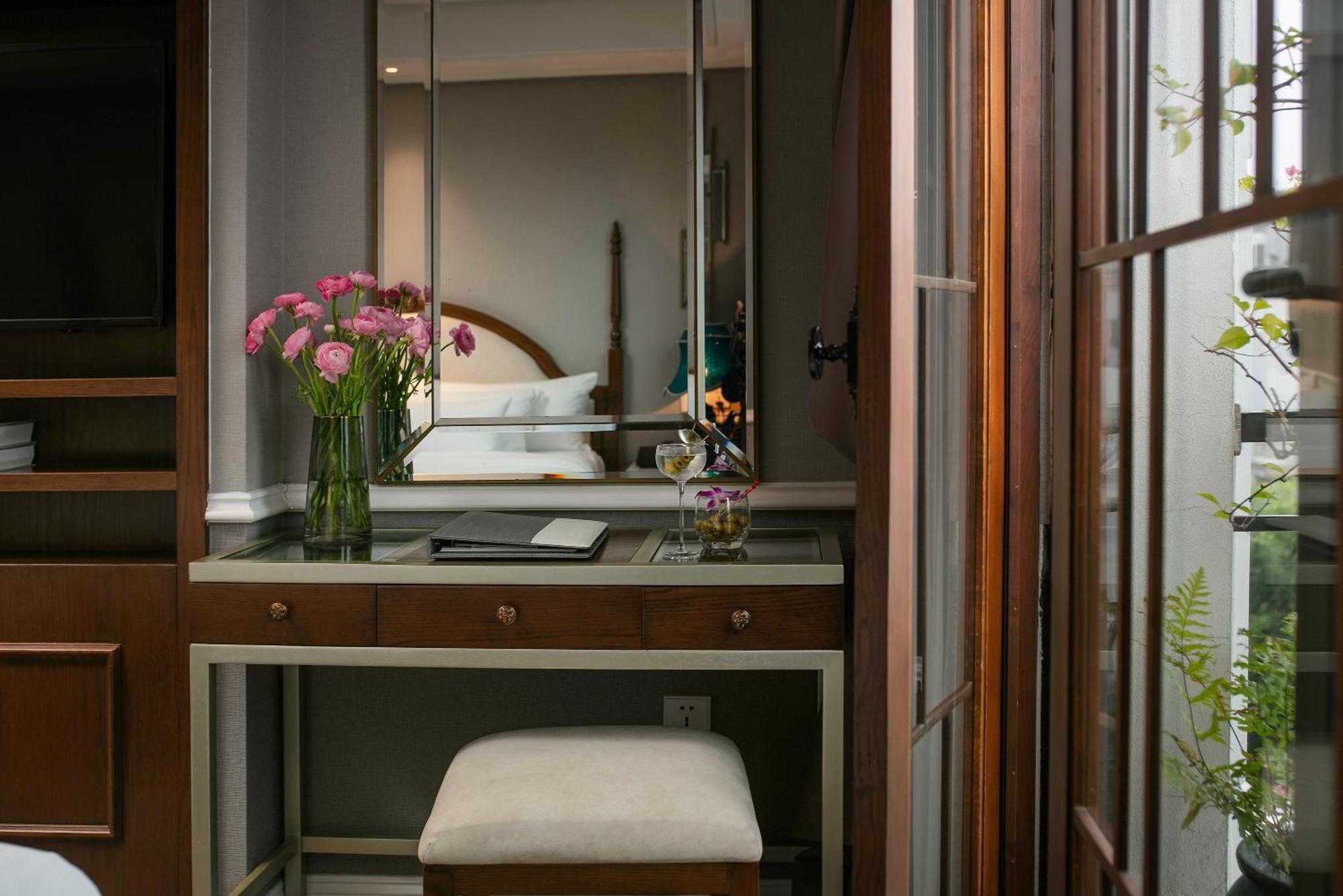 The Oriental Jade Hotel Hanoi Kültér fotó A dressing table