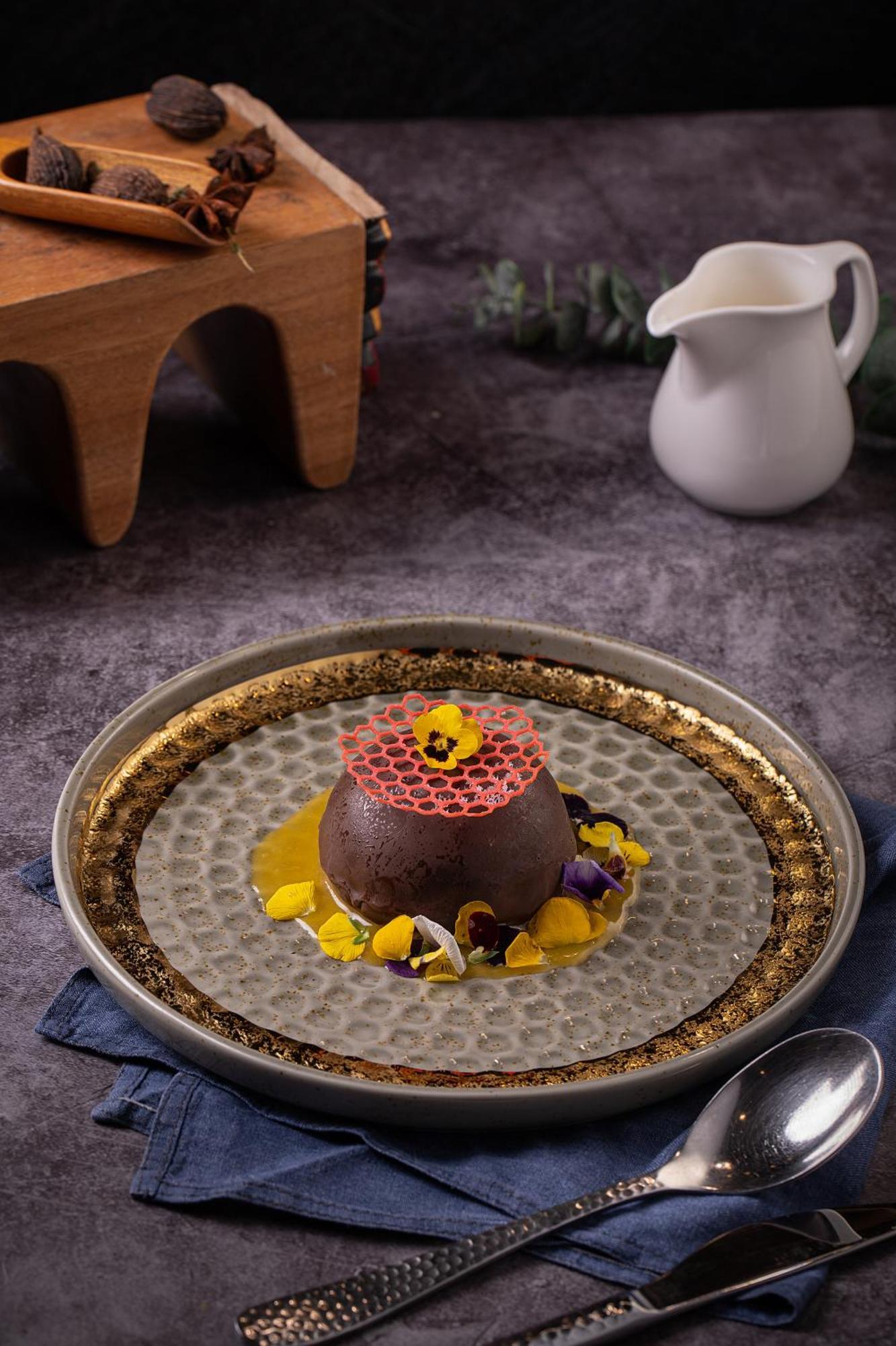 The Oriental Jade Hotel Hanoi Kültér fotó A chocolate bomb