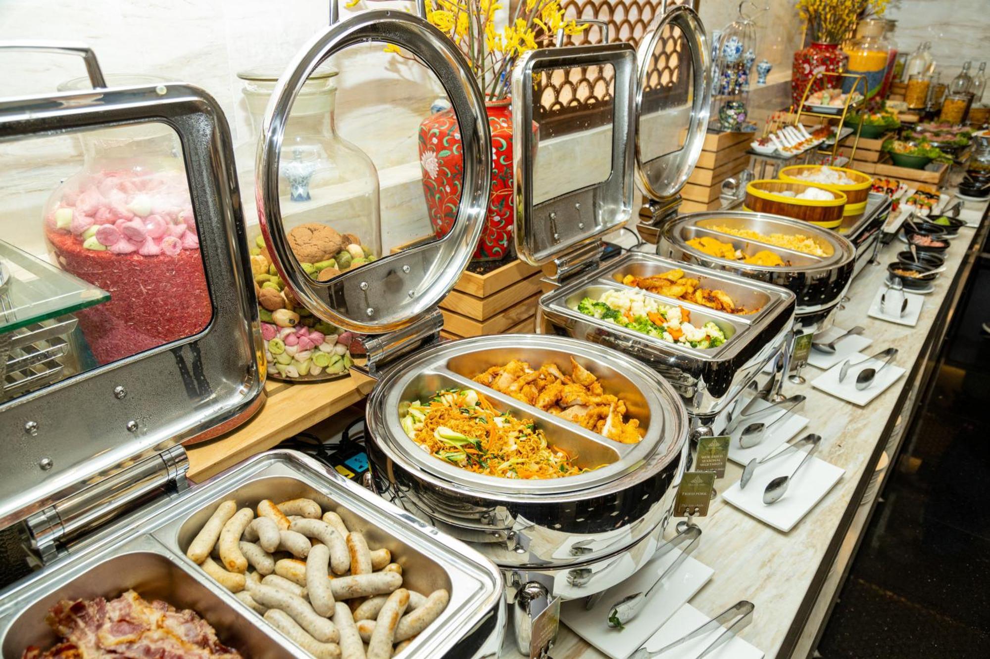 The Oriental Jade Hotel Hanoi Kültér fotó A buffet at a hotel