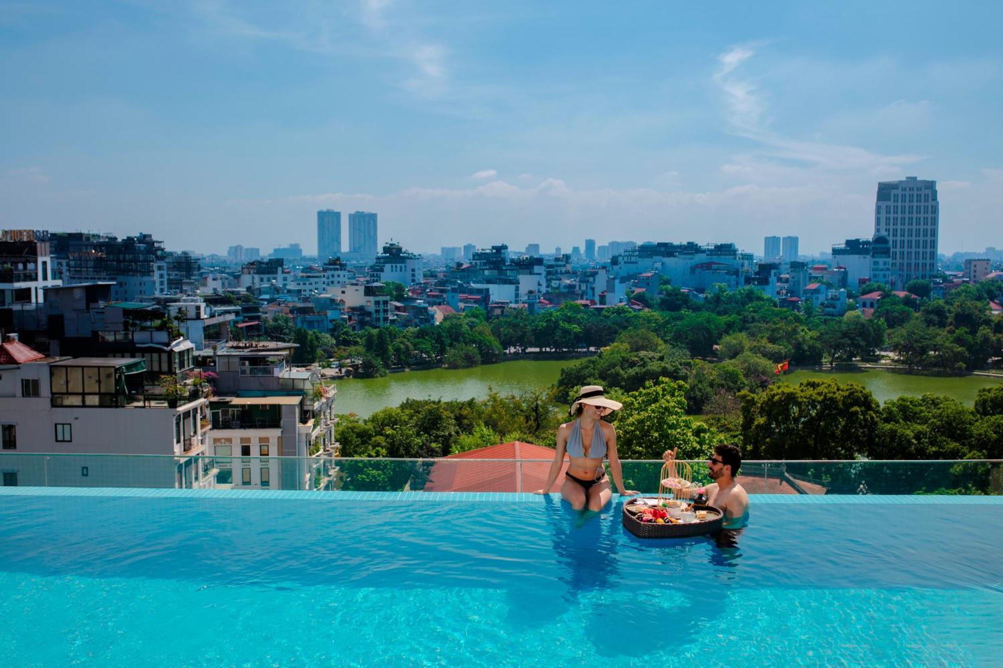 The Oriental Jade Hotel Hanoi Kültér fotó View of West Lake from the hotel