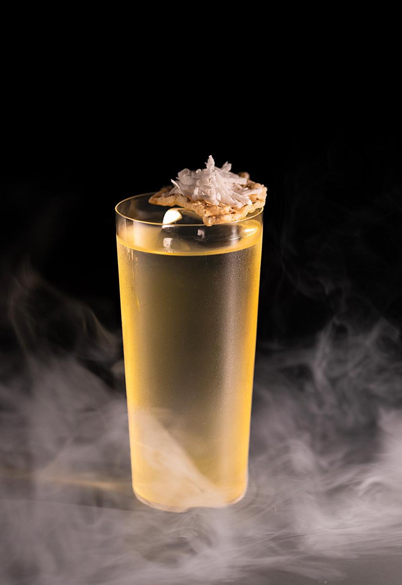 The Oriental Jade Hotel Hanoi Kültér fotó A glass of dry ice cocktail